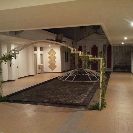 Loxy Inn Σουραμπάγια Εξωτερικό φωτογραφία