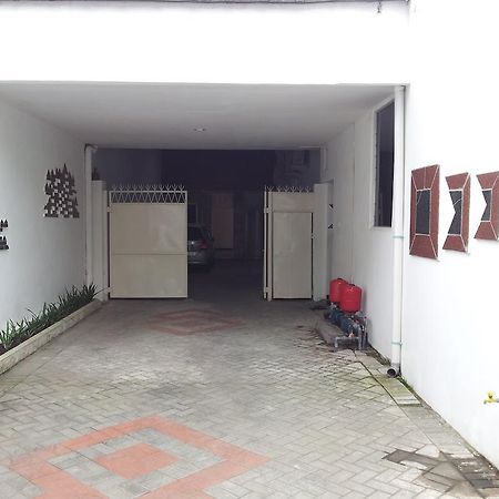 Loxy Inn Σουραμπάγια Εξωτερικό φωτογραφία