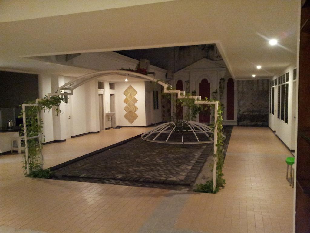 Loxy Inn Σουραμπάγια Εξωτερικό φωτογραφία