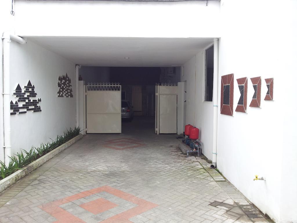 Loxy Inn Σουραμπάγια Εξωτερικό φωτογραφία
